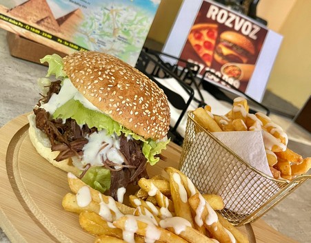 Menu55 - Trhané maso s hranolkami